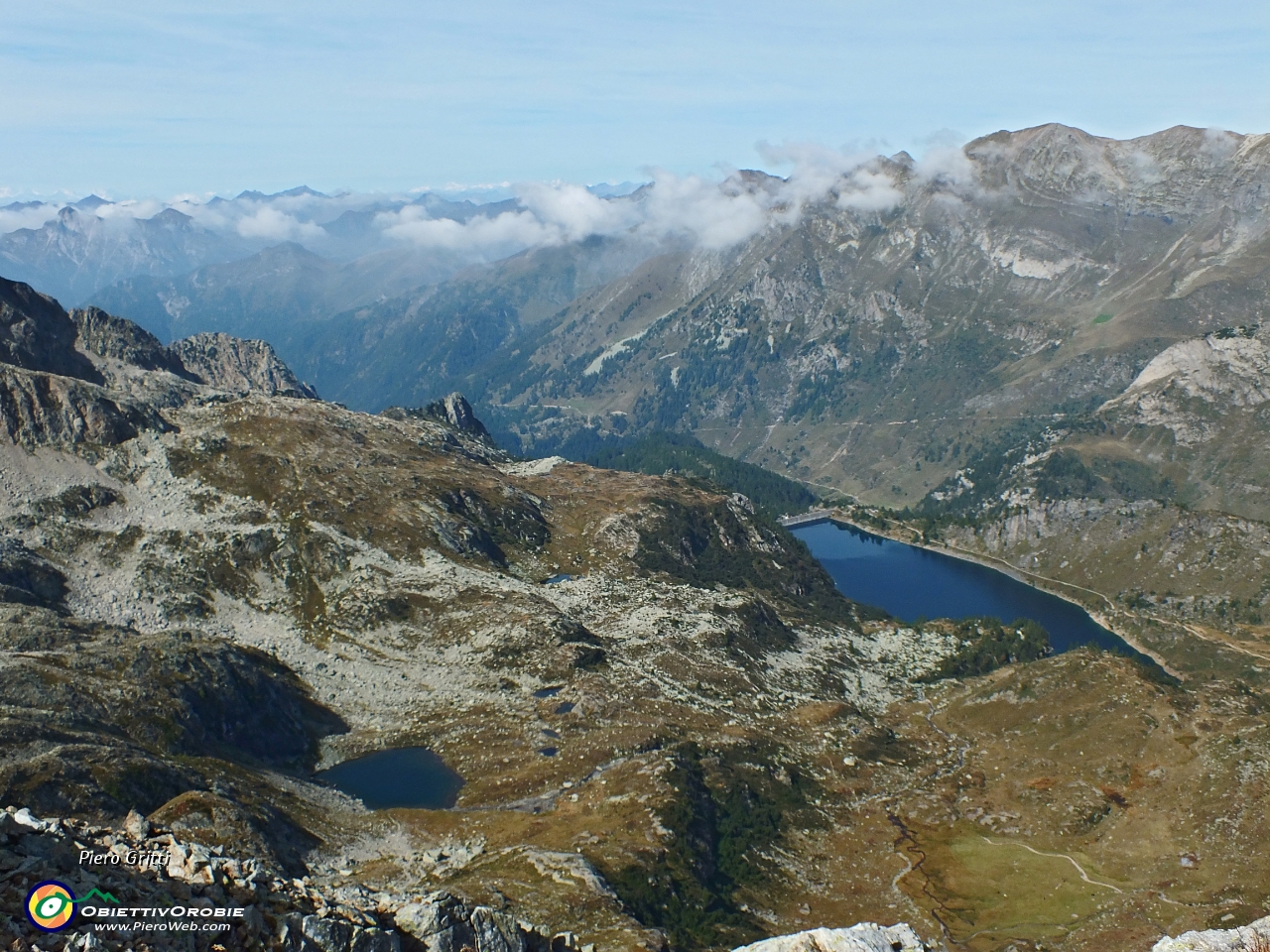 39 A picco sul Lago dei Curiosi e verso il Fregabolgia.JPG